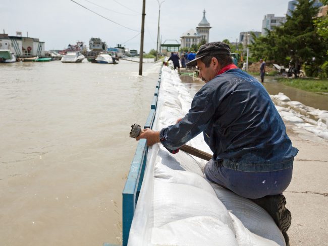 Workers are setting up pumps on Danube's shore in Galați, Romania on July 6th, 2010, following a flood warning caused by the river's record flow rate.